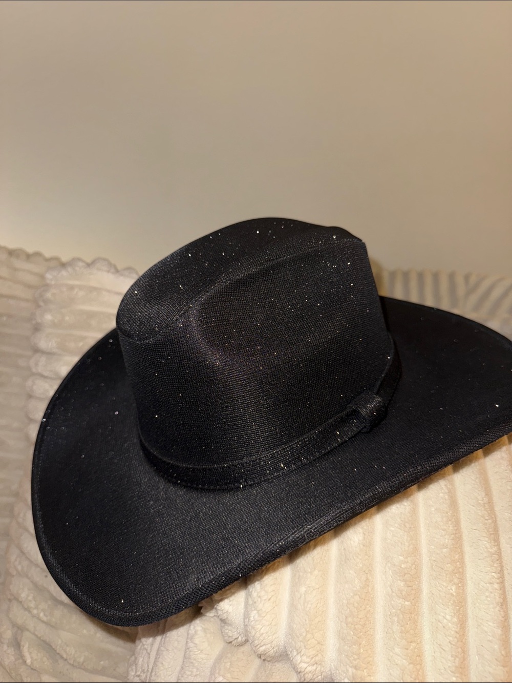 ✨ Black Cowgirl Hat – “20:20 Glam Western Edition” ✨
$20